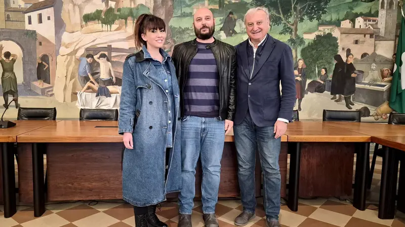 Il sindaco Marco Richiedei con i conduttori Marco Recalcati e Elisabetta del Medico