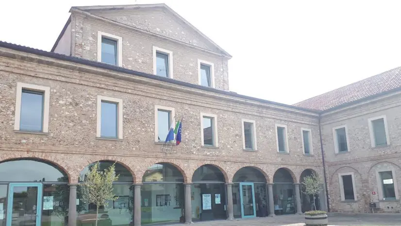 La biblioteca è ospitata nel palazzo comunale