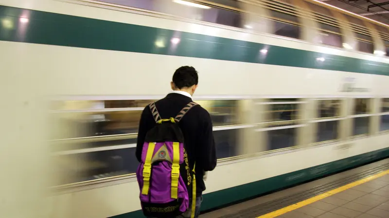 Un treno in transito