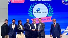 Pharmachem ritira il premio al Cosmofarma Awards 2026