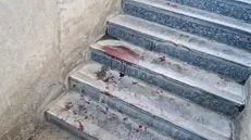 La scala il cui ha trovato rifugio il ragazzo aggredito