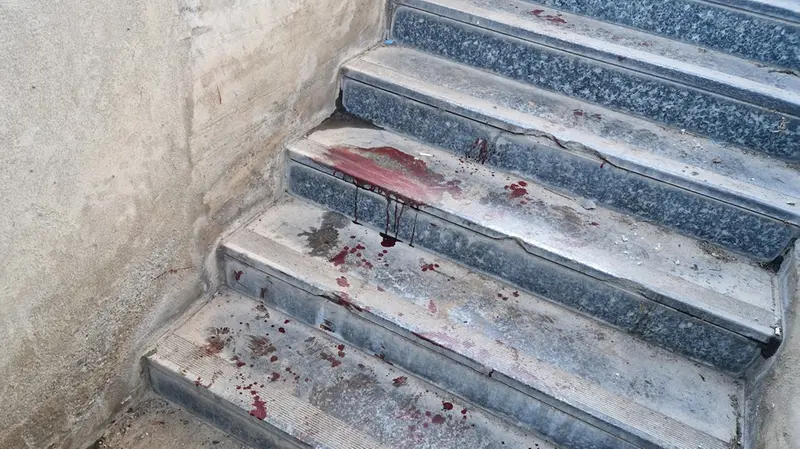 La scala il cui ha trovato rifugio il ragazzo aggredito