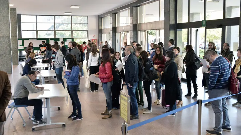 Docenti in coda per il concorso negli anni passati