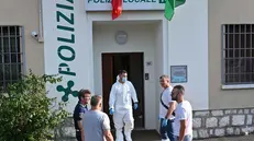 I carabinieri al Comando della Polizia locale - Foto Strada-Neg