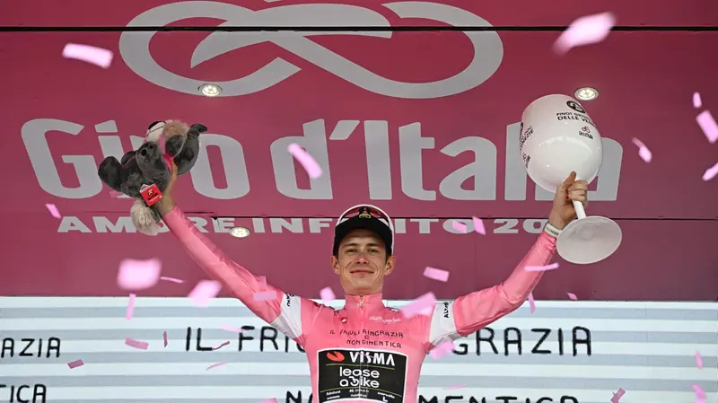 ll danese Jonas Vingegaard vincitore del Giro d'Italia 2026 - foto Ansa