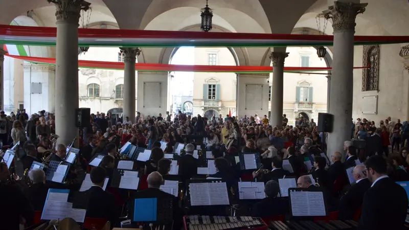 La Banda Isidoro Capitanio durante un concerto sotto la Loggia