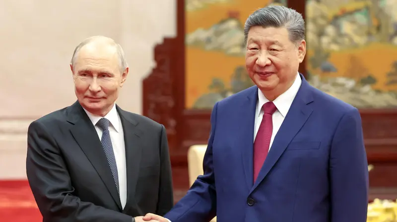 Il presidente russo Vladimir Putin in visita a Pechino dal leader cinese Xi Jinping - Epa / Alexander Kazakov