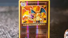 Una carta collezionabile Pokémon
