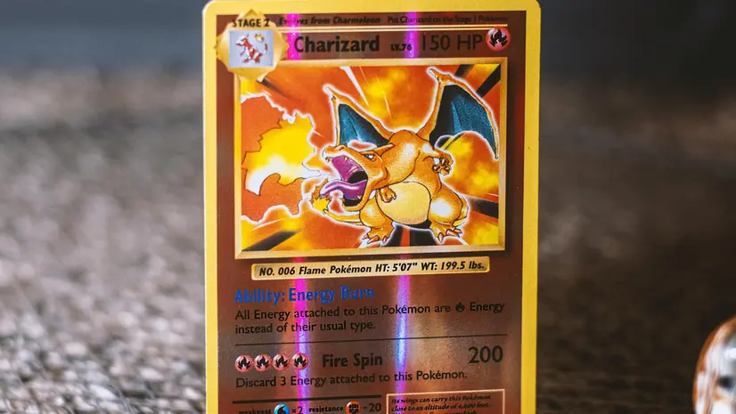 Una carta collezionabile Pokémon
