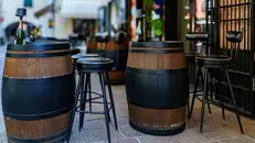 Fuori da un bar