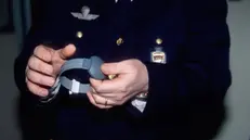 Il ragazzo era ai domiciliari con il braccialetto elettronico