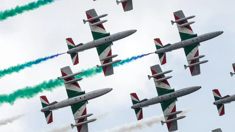 Le frecce tricolori durante la parata del 2 giugno a Roma - Foto Ansa © www.giornaledibrescia.it