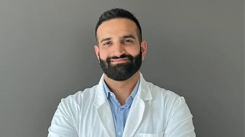 Il dottor Vishal Kaushal, medico estetico e tricologo