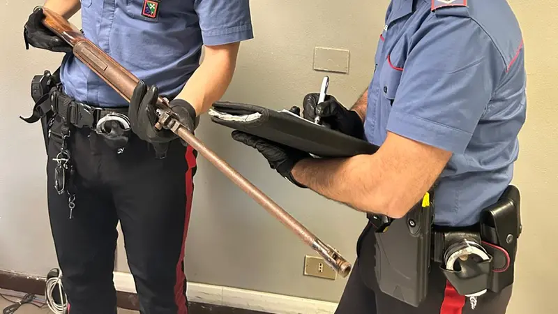 Il fucile rubato recuperato dai carabinieri