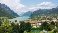 Un panorama del lago d'Idro - © www.giornaledibrescia.it