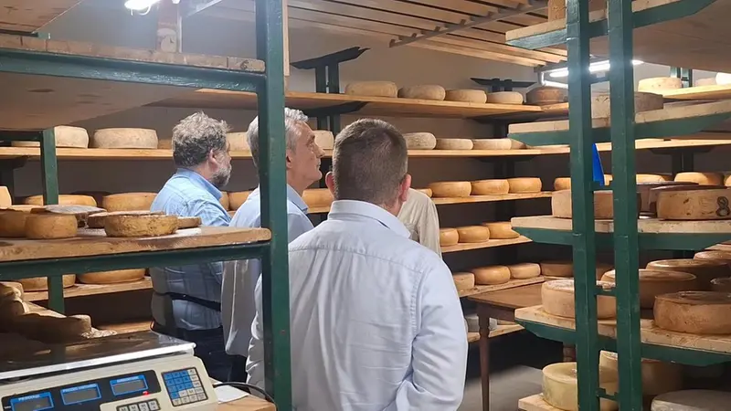 Tra le attività la produzione di formaggi