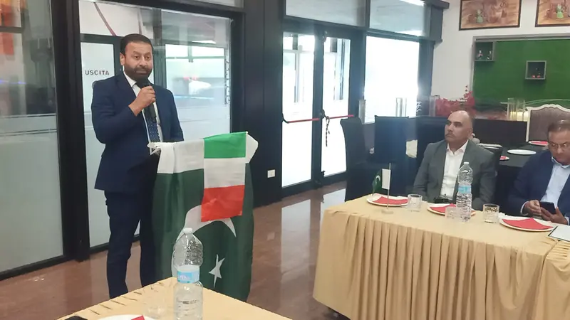 Il consigliere comunale della Loggia Arshad Mehmood