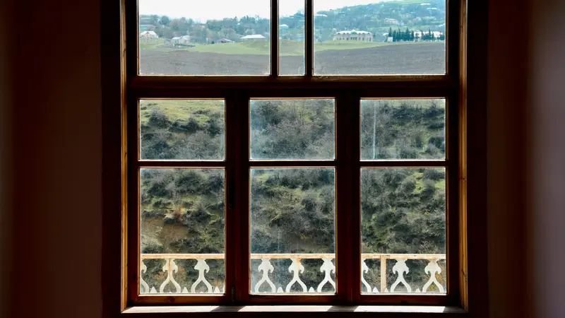 Le tende alle finestre non sono più in voga