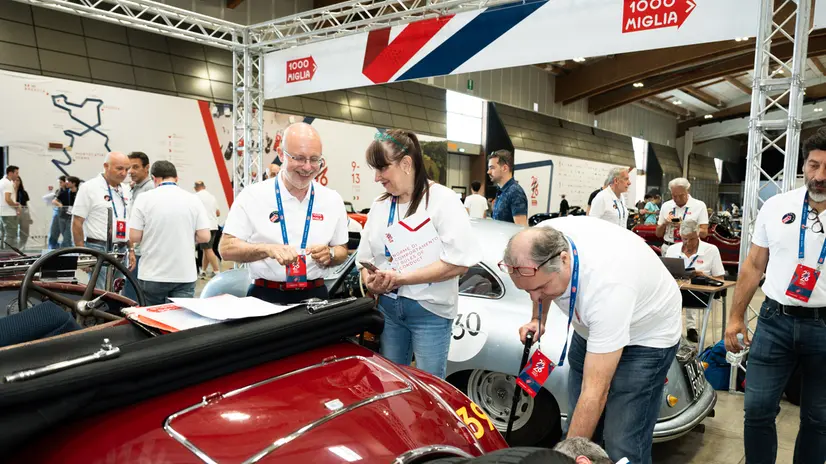 Mille Miglia 2026, verifiche tecniche e sportive al Paddock del Brixia Forum