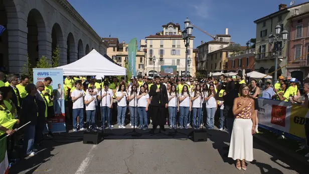 GdB Run 2026, il tenore Paolo Delai e il coro «Un cuore di voci»
