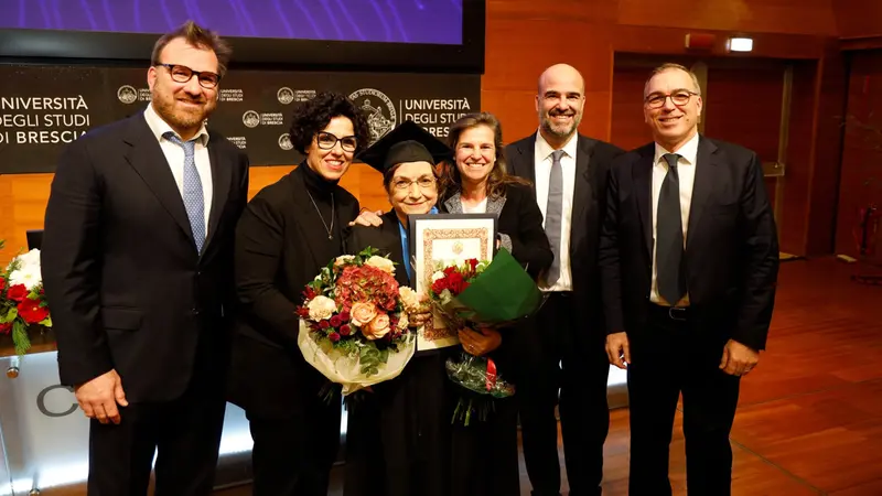 Pia Cittadini, al centro, premiata con l’University of Brescia Award