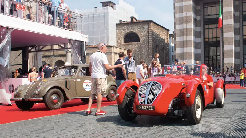 La Mille Miglia in partenza da piazza Vittoria - Foto New Reporter Papetti © www.giornaledibrescia.it