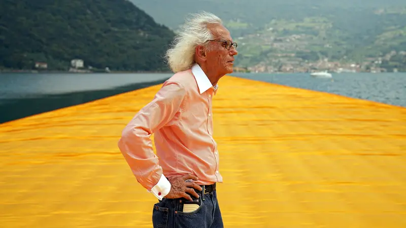 Christo sulla sua opera The Floating Piers -  Wolfgang Volz © 2016 Christo and Jeanne-Claude Foundation