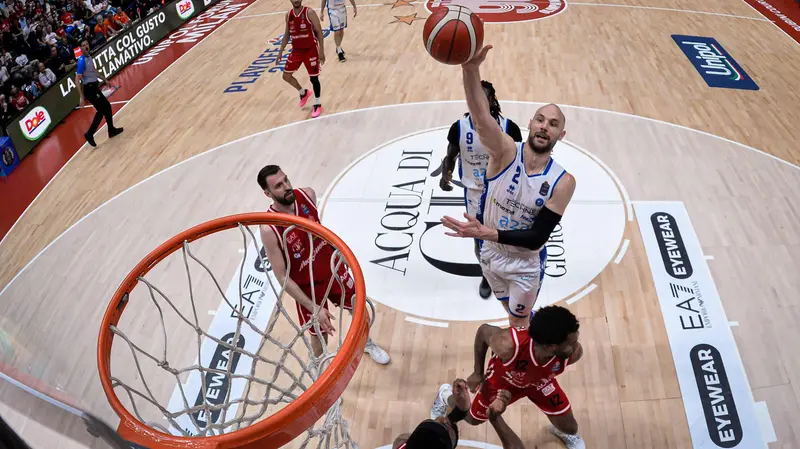 Miro Bilan in azione contro l'Olimpia Milano - © Foto ClaudioDegaspari / Ciamillo-Castoria