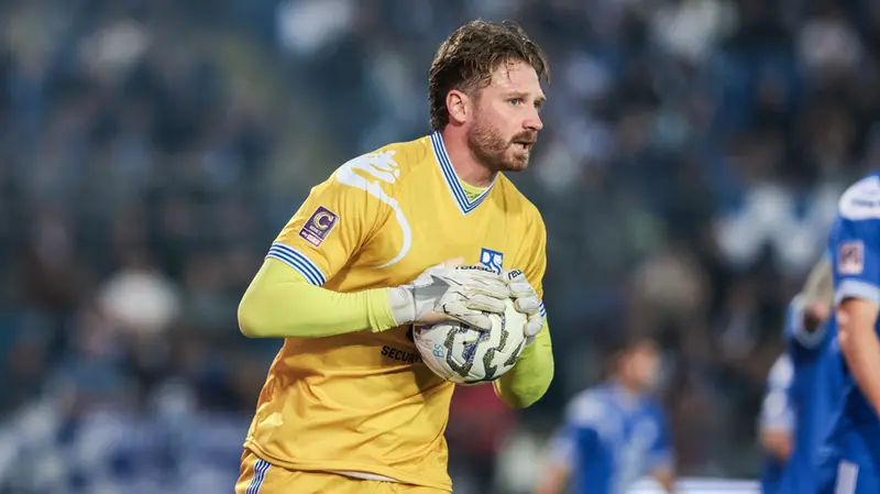 Gori con il pallone tra le mani