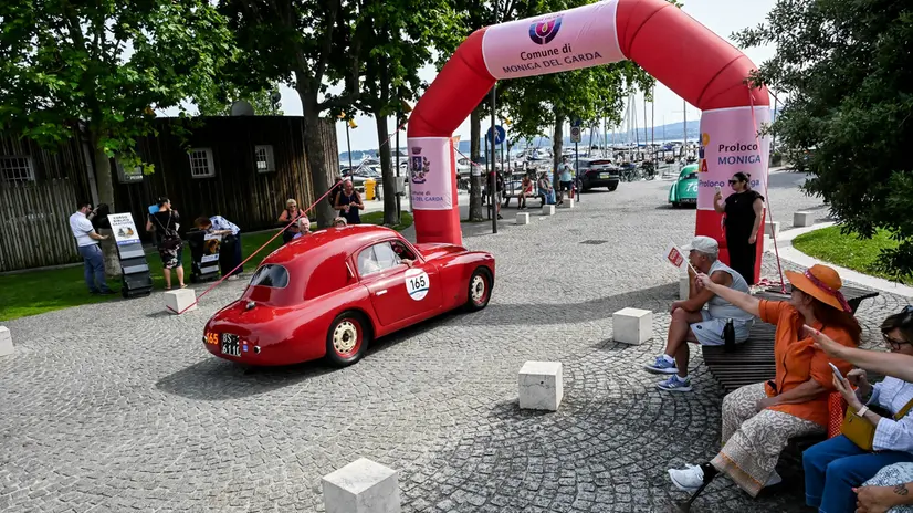 Mille Miglia 2026, il passaggio da Moniga del Garda