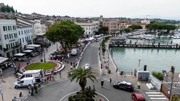 Mille Miglia 2026, il passaggio da Desenzano del Garda