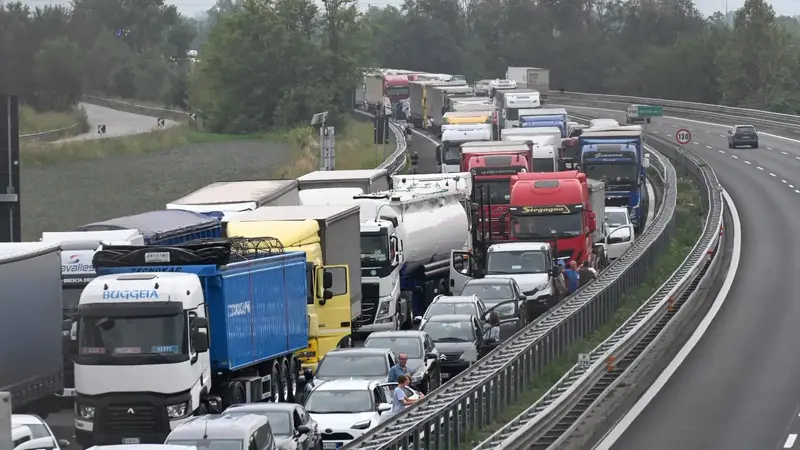 In una foto d'archivio, traffico in A21 - © www.giornaledibrescia.it