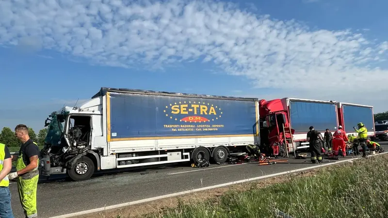 Incidente in A21, tamponamento tra 3 tir
