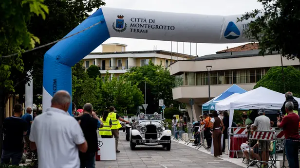 Mille Miglia 2026, il controllo timbro a Montegrotto Terme