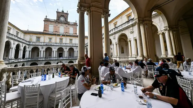 Mille Miglia 2026, la pausa pranzo a Palazzo Ducale a Modena
