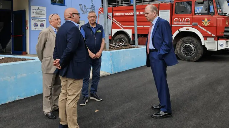 Il questore Sartori con i Volontari del Garda - © www.giornaledibrescia.it