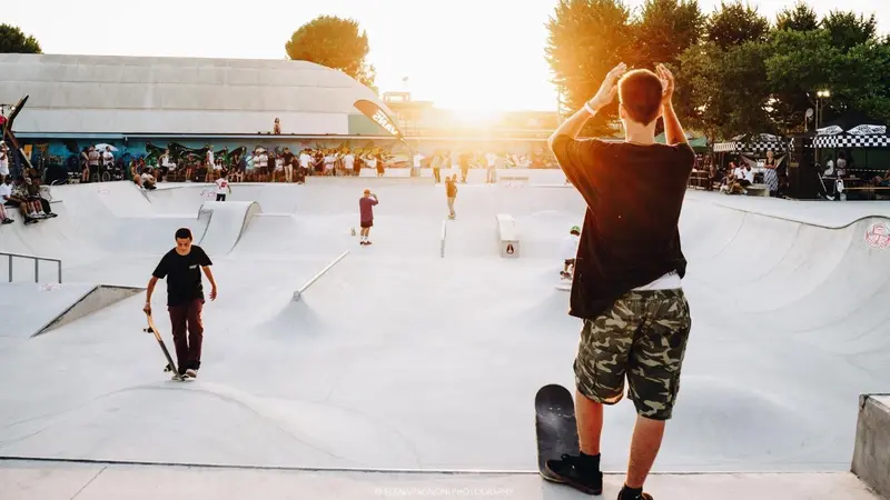 Le attività nelle vasche all'interno dello skatepark di Palazzolo - Elena Pagnoni photography