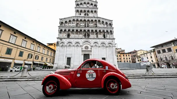 Mille Miglia 2026, il passaggio da Lucca