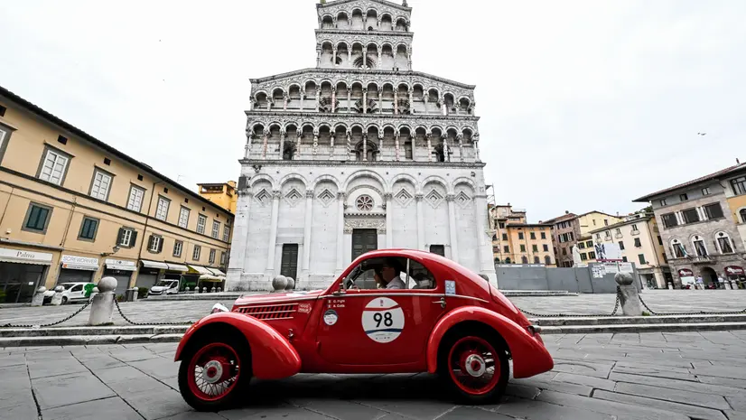 Mille Miglia 2026, il passaggio da Lucca