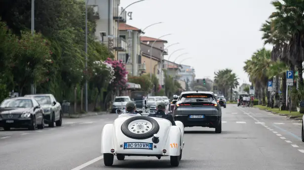 Mille Miglia 2026, il passaggio da Forte dei Marmi