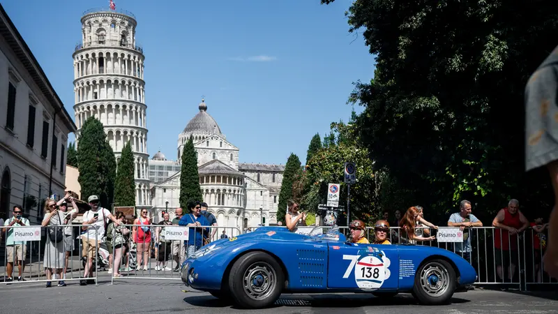 Mille Miglia 2026, il controllo orario a Pisa