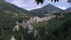 Un suggestivo scorcio delle piramidi di Zone