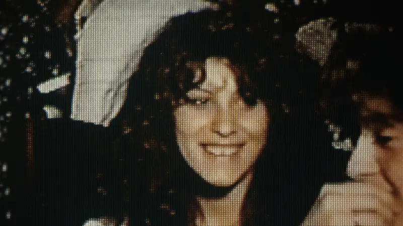 Il film racconta la storia di Luisa, la madre di Ceresoli