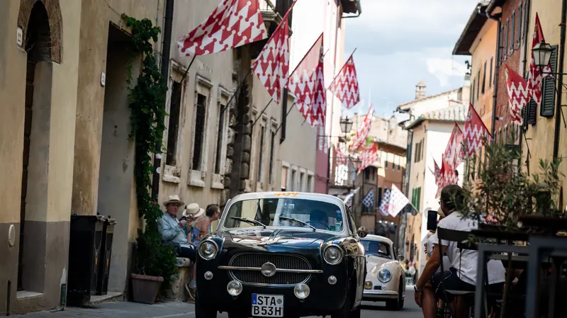 Mille Miglia 2026, il passaggio a San Quirico d'Orcia