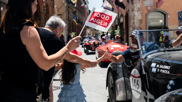 Mille Miglia 2026, il controllo timbro a Foligno