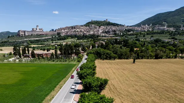 Mille Miglia 2026, in viaggio verso Assisi
