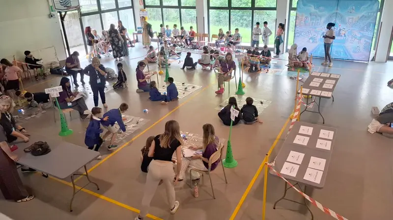 Un momento delle attività per i bambini della primaria