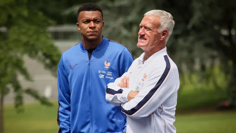 Kylian Mbappé e Didier Deschamps - Epa/Thomas Padilla