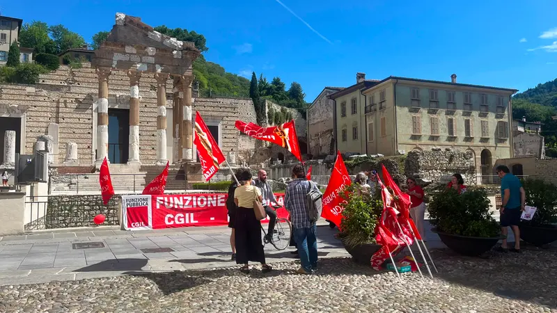 Il presidio dei lavoratori della cultura a Brescia il 12 giugno - © www.giornaledibrescia.it