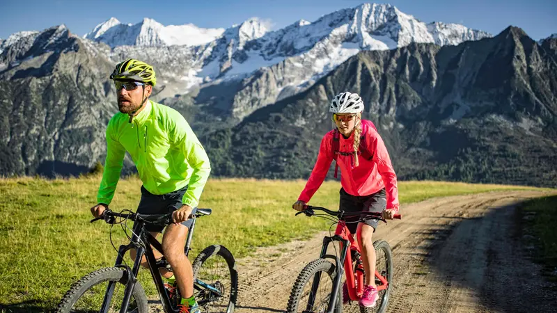 In bici tra i sentieri montani